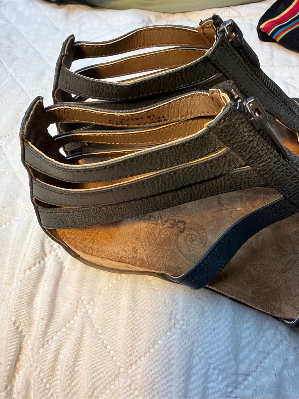 BearPaw Pewter size 7 Strappy Front-Zip Women’s Sandals - Picture 6 of 11